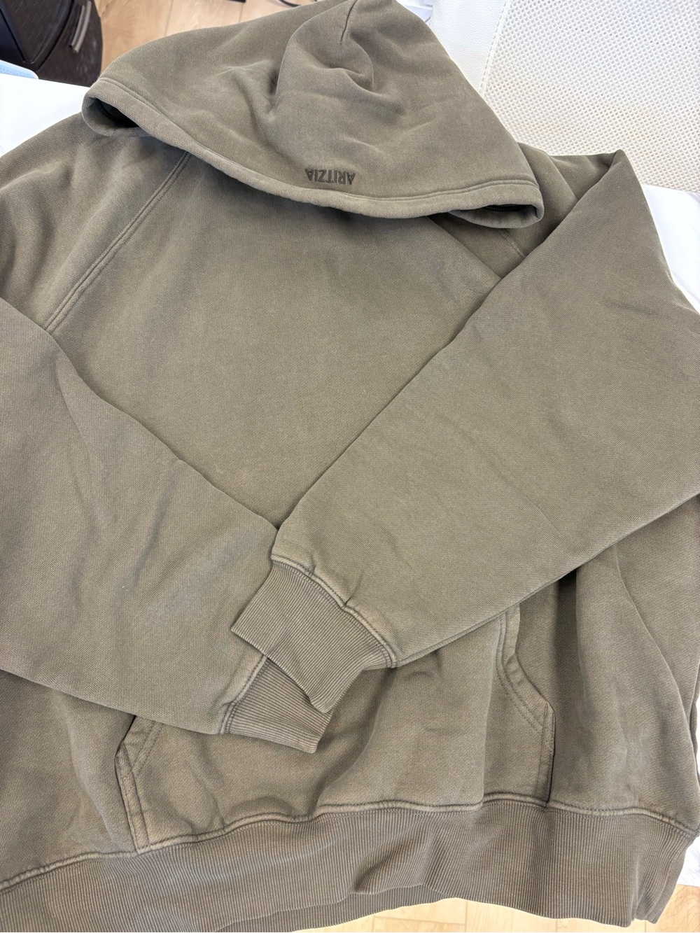 NWT aritzia mega raglan